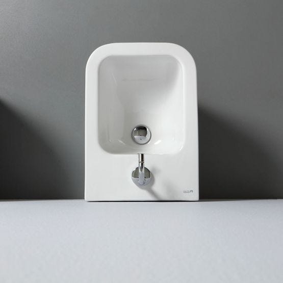 Dettaglio bidet Alimonta dal design moderno e forma squadrata