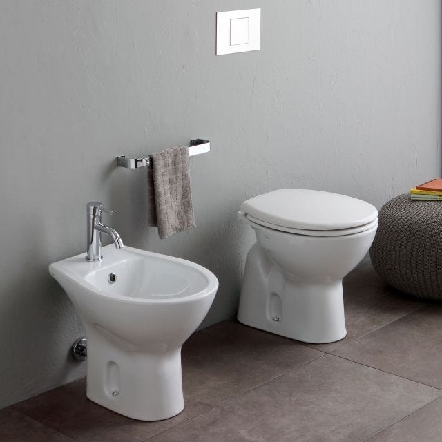 COPPIA DI SANITARI A TERRA DISTANZIATI WC E BIDET | CIPRO